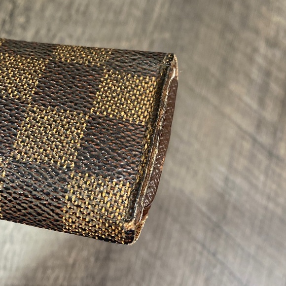LOUIS VUITTON Damier 4 Key Holder - Picture 7 of 8